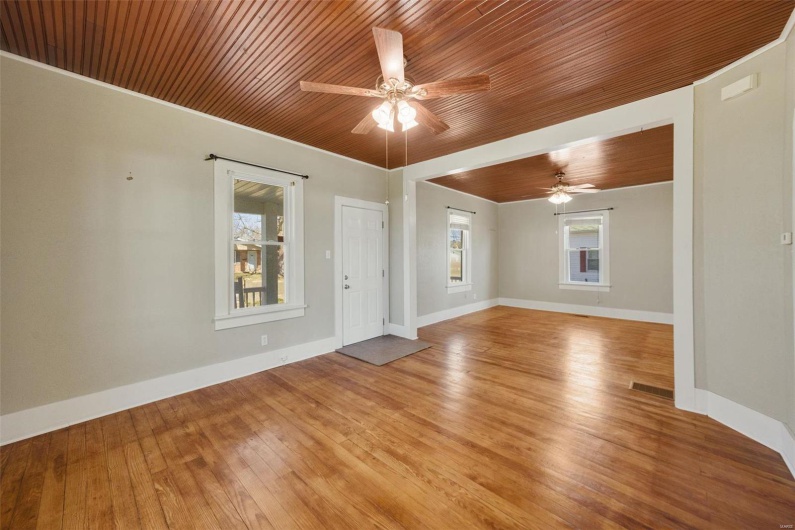 1052 Market Street, Ste Genevieve, Missouri 63670, 3 Bedrooms Bedrooms, 8 Rooms Rooms,2 BathroomsBathrooms,Residential,For Sale,Market,MAR25015886