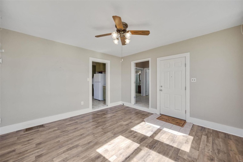 1052 Market Street, Ste Genevieve, Missouri 63670, 3 Bedrooms Bedrooms, 8 Rooms Rooms,2 BathroomsBathrooms,Residential,For Sale,Market,MAR25015886