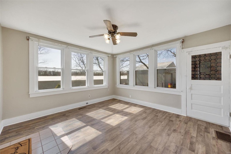 1052 Market Street, Ste Genevieve, Missouri 63670, 3 Bedrooms Bedrooms, 8 Rooms Rooms,2 BathroomsBathrooms,Residential,For Sale,Market,MAR25015886