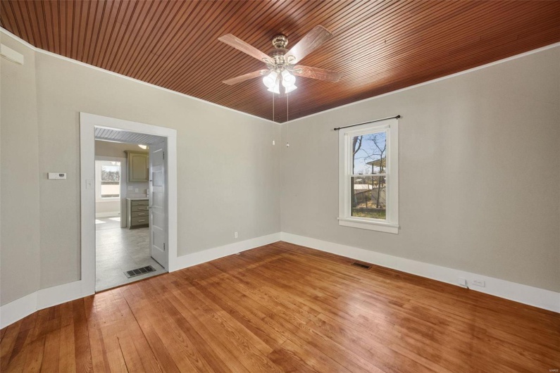 1052 Market Street, Ste Genevieve, Missouri 63670, 3 Bedrooms Bedrooms, 8 Rooms Rooms,2 BathroomsBathrooms,Residential,For Sale,Market,MAR25015886