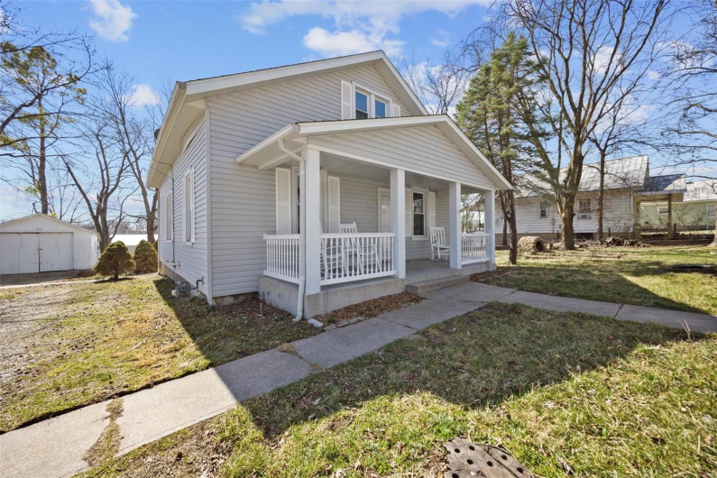 1052 Market Street, Ste Genevieve, Missouri 63670, 3 Bedrooms Bedrooms, 8 Rooms Rooms,2 BathroomsBathrooms,Residential,For Sale,Market,MAR25015886