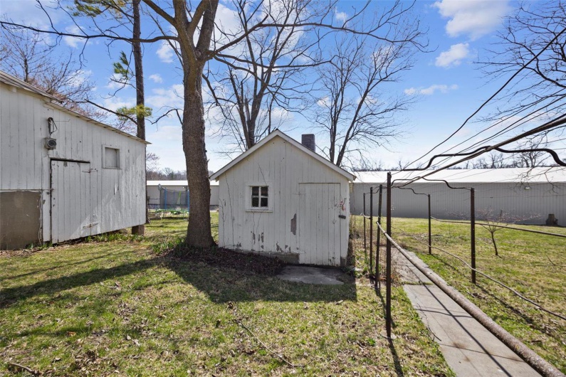 1052 Market Street, Ste Genevieve, Missouri 63670, 3 Bedrooms Bedrooms, 8 Rooms Rooms,2 BathroomsBathrooms,Residential,For Sale,Market,MAR25015886