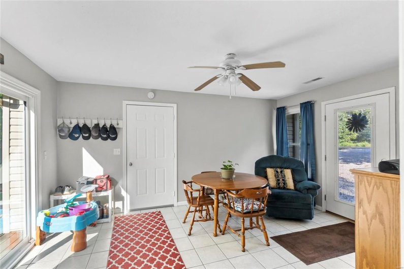 5057 Port Perry Drive, Perryville, Missouri 63775, 2 Bedrooms Bedrooms, 7 Rooms Rooms,1 BathroomBathrooms,Residential,For Sale,Port Perry,MAR25016871