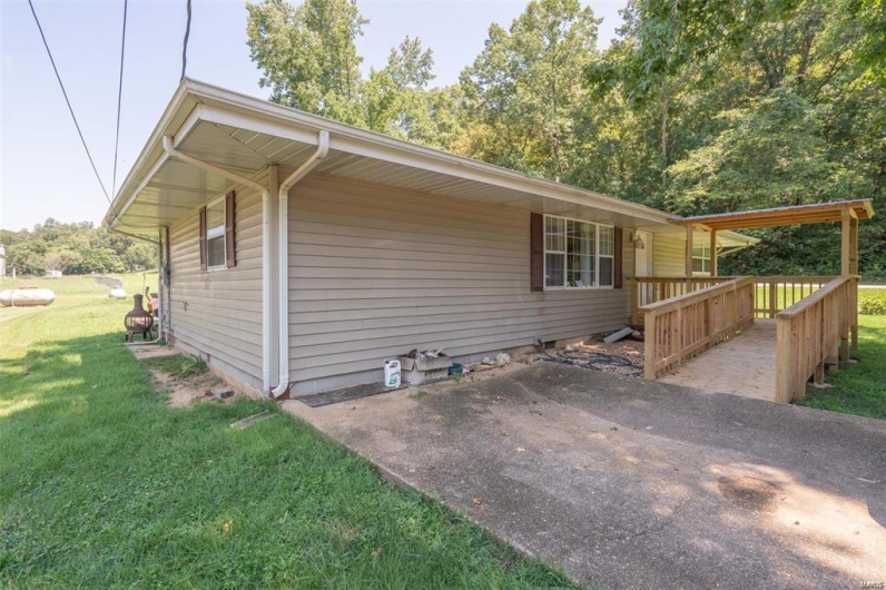 View of side of property featuring a yard
