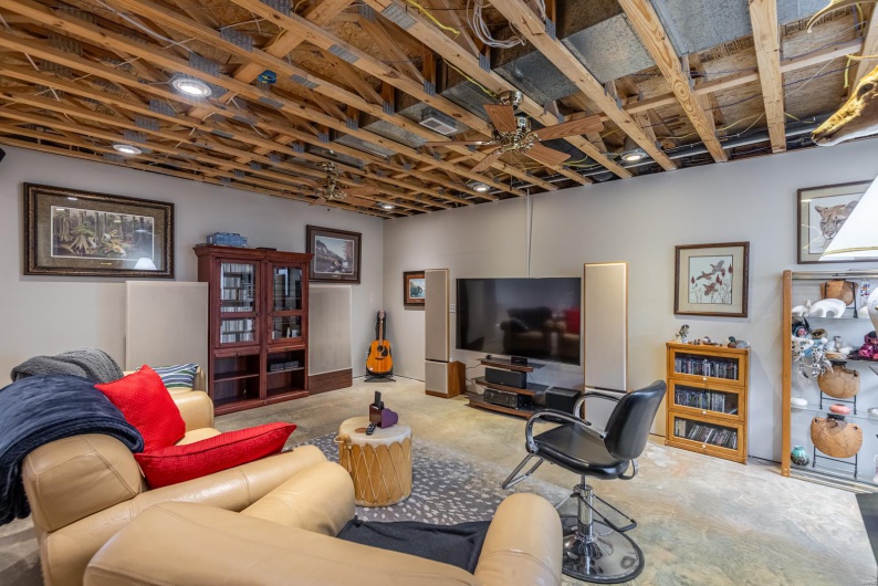 653 Pond Valley Drive, Belleview, Missouri 63623, 4 Bedrooms Bedrooms, 9 Rooms Rooms,3 BathroomsBathrooms,Residential,For Sale,Pond Valley,MAR25016694