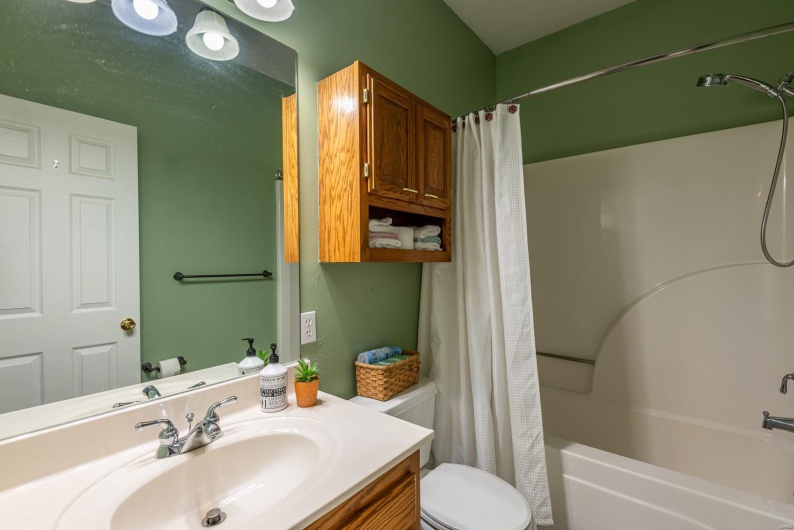 653 Pond Valley Drive, Belleview, Missouri 63623, 4 Bedrooms Bedrooms, 9 Rooms Rooms,3 BathroomsBathrooms,Residential,For Sale,Pond Valley,MAR25016694
