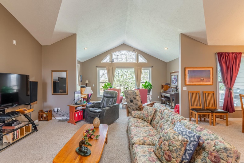 653 Pond Valley Drive, Belleview, Missouri 63623, 4 Bedrooms Bedrooms, 9 Rooms Rooms,3 BathroomsBathrooms,Residential,For Sale,Pond Valley,MAR25016694