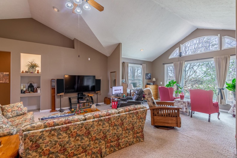 653 Pond Valley Drive, Belleview, Missouri 63623, 4 Bedrooms Bedrooms, 9 Rooms Rooms,3 BathroomsBathrooms,Residential,For Sale,Pond Valley,MAR25016694