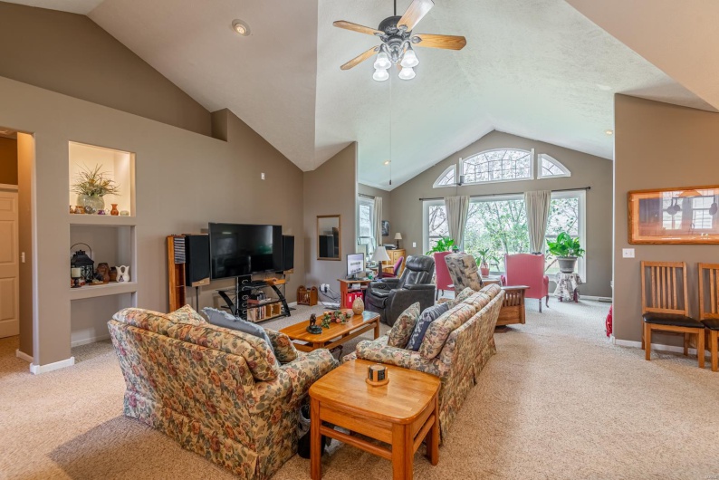 653 Pond Valley Drive, Belleview, Missouri 63623, 4 Bedrooms Bedrooms, 9 Rooms Rooms,3 BathroomsBathrooms,Residential,For Sale,Pond Valley,MAR25016694