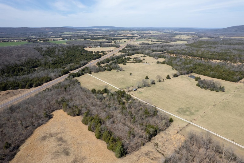 653 Pond Valley Drive, Belleview, Missouri 63623, 4 Bedrooms Bedrooms, 9 Rooms Rooms,3 BathroomsBathrooms,Residential,For Sale,Pond Valley,MAR25016694