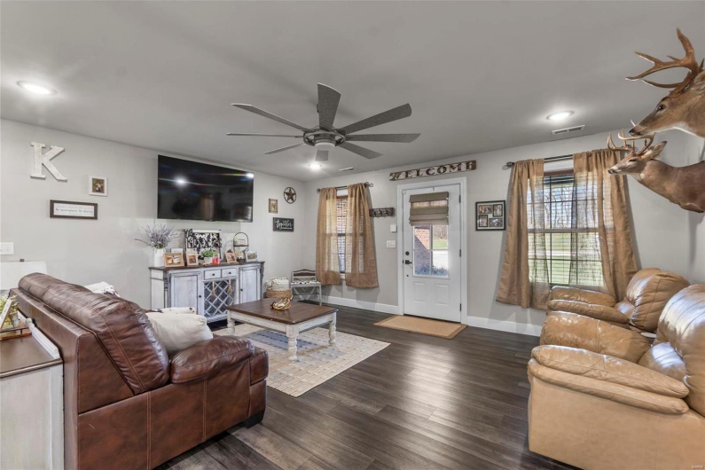 214 Gladiola Street, Jackson, Missouri 63755, 3 Bedrooms Bedrooms, 8 Rooms Rooms,2 BathroomsBathrooms,Residential,For Sale,Gladiola,MAR25016729