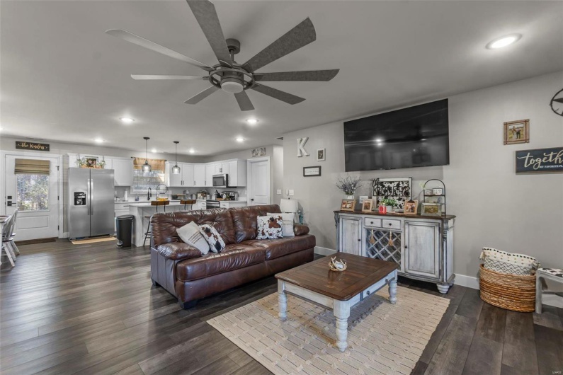 214 Gladiola Street, Jackson, Missouri 63755, 3 Bedrooms Bedrooms, 8 Rooms Rooms,2 BathroomsBathrooms,Residential,For Sale,Gladiola,MAR25016729