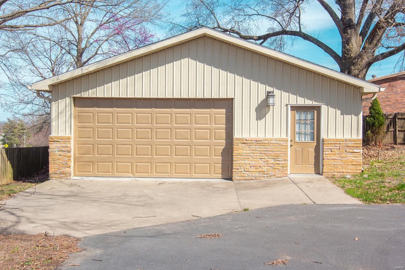 1014 Henderson Avenue, Cape Girardeau, Missouri 63701, 4 Bedrooms Bedrooms, 10 Rooms Rooms,3 BathroomsBathrooms,Residential,For Sale,Henderson,MAR25017177