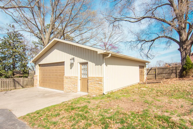 1014 Henderson Avenue, Cape Girardeau, Missouri 63701, 4 Bedrooms Bedrooms, 10 Rooms Rooms,3 BathroomsBathrooms,Residential,For Sale,Henderson,MAR25017177