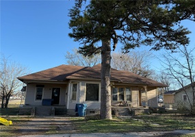 400 Madison Street, Malden, Missouri 63863, 3 Bedrooms Bedrooms, 5 Rooms Rooms,1 BathroomBathrooms,Residential,For Sale,Madison,MAR25016100