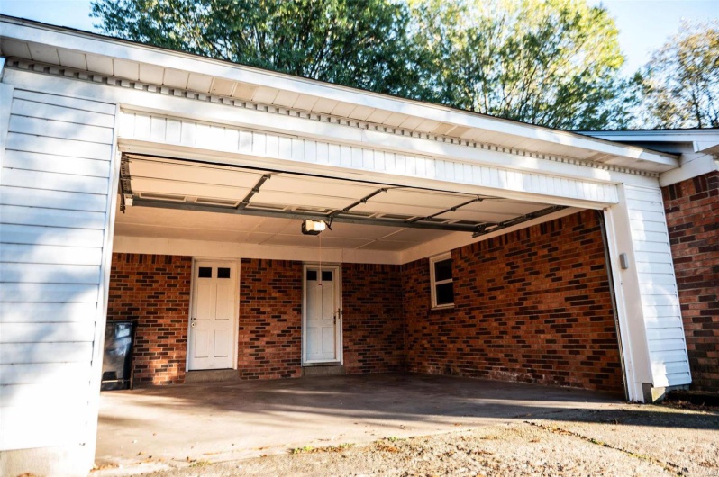 600 Butler, Kennett, Missouri 63857, 3 Bedrooms Bedrooms, 11 Rooms Rooms,3 BathroomsBathrooms,Residential,For Sale,Butler,MAR24072968