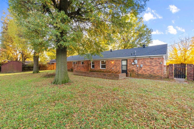 600 Butler, Kennett, Missouri 63857, 3 Bedrooms Bedrooms, 11 Rooms Rooms,3 BathroomsBathrooms,Residential,For Sale,Butler,MAR24072968