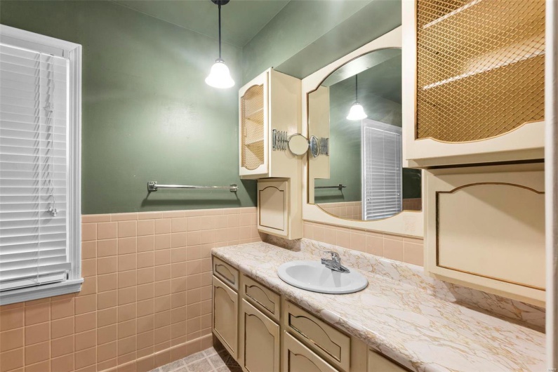 600 Butler, Kennett, Missouri 63857, 3 Bedrooms Bedrooms, 11 Rooms Rooms,3 BathroomsBathrooms,Residential,For Sale,Butler,MAR24072968