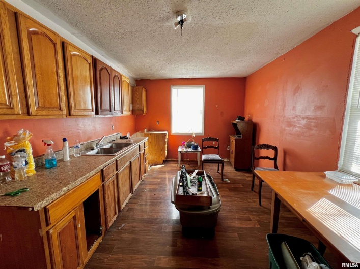 422 Brush Street, Carbondale, Illinois 62901, 4 Bedrooms Bedrooms, 0 ,2 BathroomsBathrooms,Residential,For Sale,Brush,0,RMAEB457216
