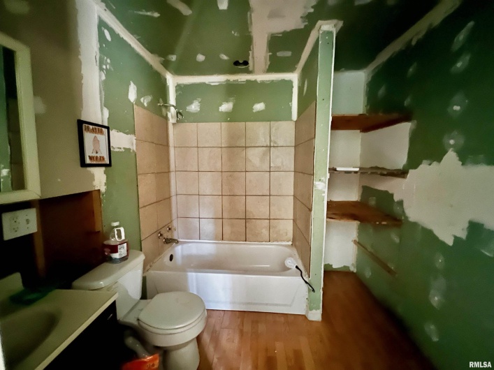 422 Brush Street, Carbondale, Illinois 62901, 4 Bedrooms Bedrooms, 0 ,2 BathroomsBathrooms,Residential,For Sale,Brush,0,RMAEB457216