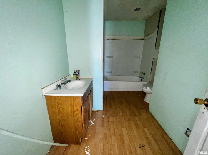 422 Brush Street, Carbondale, Illinois 62901, 4 Bedrooms Bedrooms, 0 ,2 BathroomsBathrooms,Residential,For Sale,Brush,0,RMAEB457216