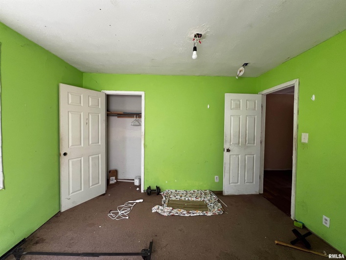422 Brush Street, Carbondale, Illinois 62901, 4 Bedrooms Bedrooms, 0 ,2 BathroomsBathrooms,Residential,For Sale,Brush,0,RMAEB457216