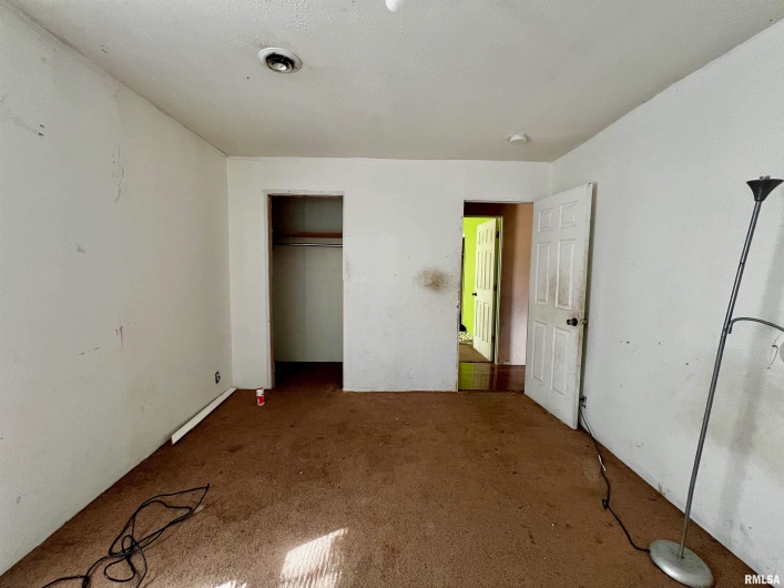 422 Brush Street, Carbondale, Illinois 62901, 4 Bedrooms Bedrooms, 0 ,2 BathroomsBathrooms,Residential,For Sale,Brush,0,RMAEB457216