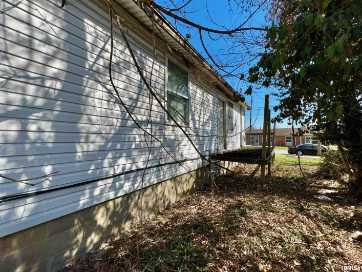 422 Brush Street, Carbondale, Illinois 62901, 4 Bedrooms Bedrooms, 0 ,2 BathroomsBathrooms,Residential,For Sale,Brush,0,RMAEB457216