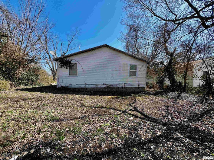 422 Brush Street, Carbondale, Illinois 62901, 4 Bedrooms Bedrooms, 0 ,2 BathroomsBathrooms,Residential,For Sale,Brush,0,RMAEB457216