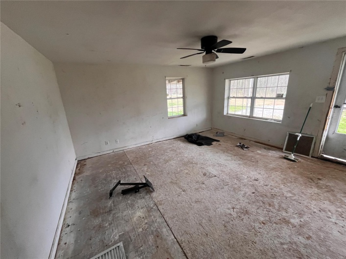 1487 County Road 467, Poplar Bluff, Missouri 63901, 3 Bedrooms Bedrooms, 6 Rooms Rooms,1 BathroomBathrooms,Residential,For Sale,County Road 467,MAR25017421