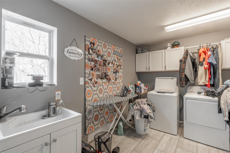 465 Hickory Meadow Lane, Poplar Bluff, Missouri 63901, 5 Bedrooms Bedrooms, 14 Rooms Rooms,4 BathroomsBathrooms,Residential,For Sale,Hickory Meadow,MAR25017204