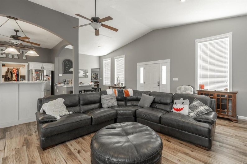 465 Hickory Meadow Lane, Poplar Bluff, Missouri 63901, 5 Bedrooms Bedrooms, 14 Rooms Rooms,4 BathroomsBathrooms,Residential,For Sale,Hickory Meadow,MAR25017204