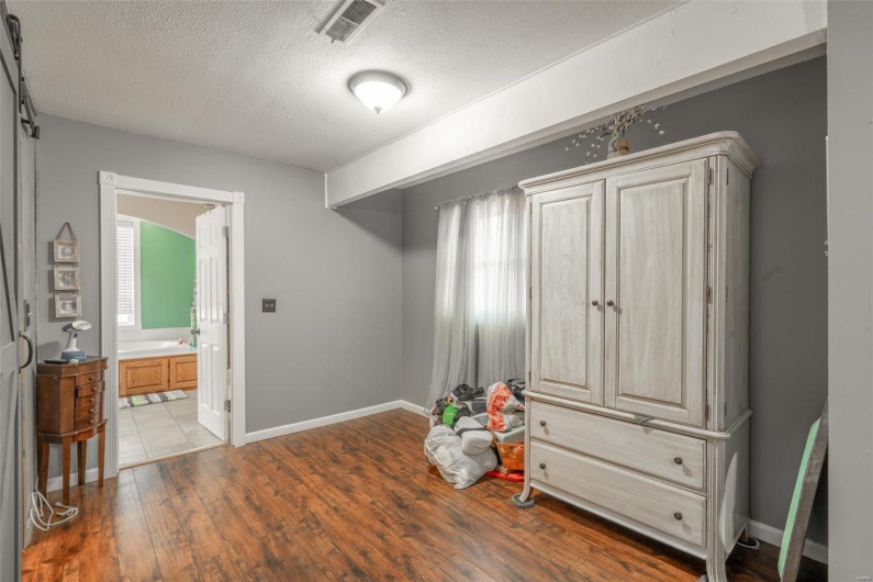 465 Hickory Meadow Lane, Poplar Bluff, Missouri 63901, 5 Bedrooms Bedrooms, 14 Rooms Rooms,4 BathroomsBathrooms,Residential,For Sale,Hickory Meadow,MAR25017204