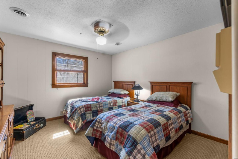 167 Red Fox Lane, Cape Girardeau, Missouri 63701, 6 Bedrooms Bedrooms, 10 Rooms Rooms,4 BathroomsBathrooms,Residential,For Sale,Red Fox,MAR25015230