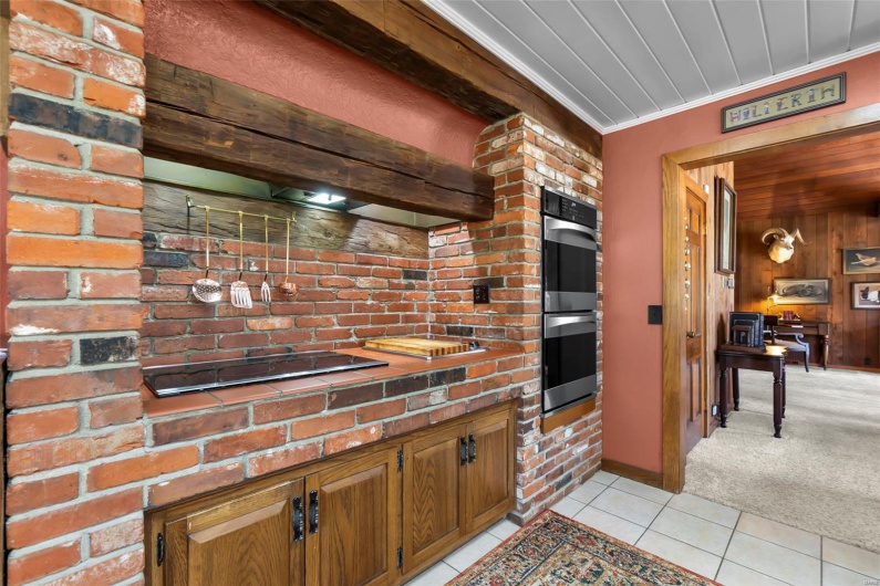 167 Red Fox Lane, Cape Girardeau, Missouri 63701, 6 Bedrooms Bedrooms, 10 Rooms Rooms,4 BathroomsBathrooms,Residential,For Sale,Red Fox,MAR25015230