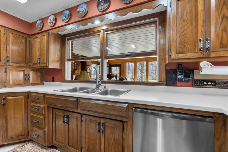 167 Red Fox Lane, Cape Girardeau, Missouri 63701, 6 Bedrooms Bedrooms, 10 Rooms Rooms,4 BathroomsBathrooms,Residential,For Sale,Red Fox,MAR25015230