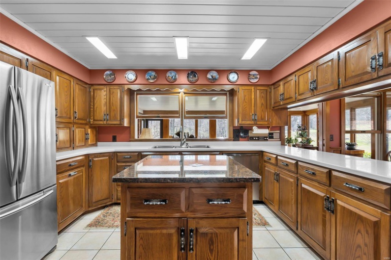 167 Red Fox Lane, Cape Girardeau, Missouri 63701, 6 Bedrooms Bedrooms, 10 Rooms Rooms,4 BathroomsBathrooms,Residential,For Sale,Red Fox,MAR25015230