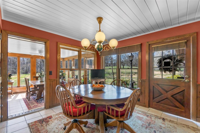 167 Red Fox Lane, Cape Girardeau, Missouri 63701, 6 Bedrooms Bedrooms, 10 Rooms Rooms,4 BathroomsBathrooms,Residential,For Sale,Red Fox,MAR25015230