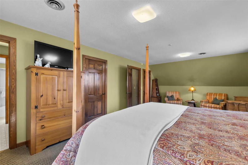 167 Red Fox Lane, Cape Girardeau, Missouri 63701, 6 Bedrooms Bedrooms, 10 Rooms Rooms,4 BathroomsBathrooms,Residential,For Sale,Red Fox,MAR25015230