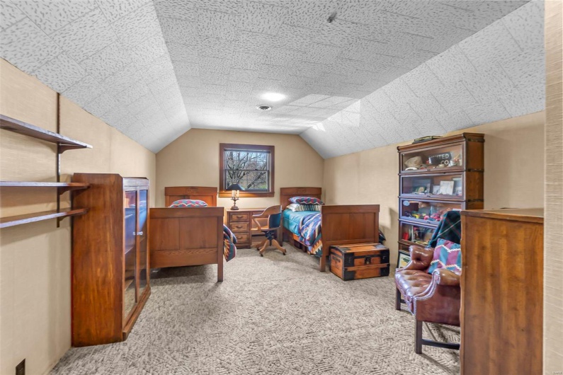 167 Red Fox Lane, Cape Girardeau, Missouri 63701, 6 Bedrooms Bedrooms, 10 Rooms Rooms,4 BathroomsBathrooms,Residential,For Sale,Red Fox,MAR25015230
