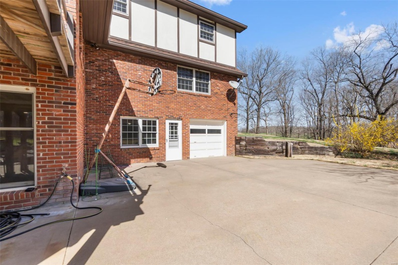 167 Red Fox Lane, Cape Girardeau, Missouri 63701, 6 Bedrooms Bedrooms, 10 Rooms Rooms,4 BathroomsBathrooms,Residential,For Sale,Red Fox,MAR25015230