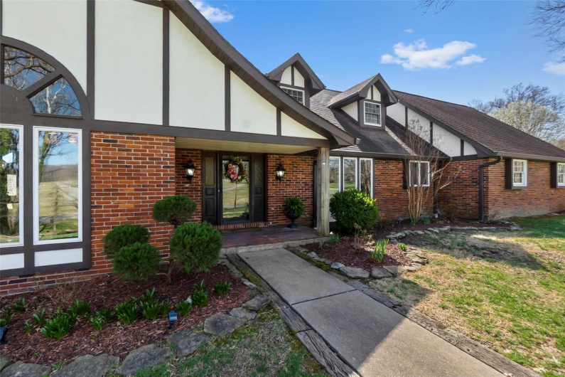 167 Red Fox Lane, Cape Girardeau, Missouri 63701, 6 Bedrooms Bedrooms, 10 Rooms Rooms,4 BathroomsBathrooms,Residential,For Sale,Red Fox,MAR25015230