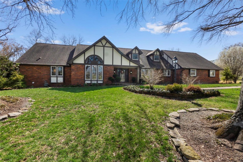 167 Red Fox Lane, Cape Girardeau, Missouri 63701, 6 Bedrooms Bedrooms, 10 Rooms Rooms,4 BathroomsBathrooms,Residential,For Sale,Red Fox,MAR25015230