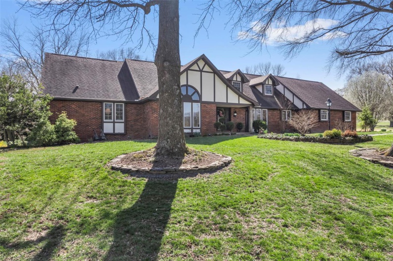 167 Red Fox Lane, Cape Girardeau, Missouri 63701, 6 Bedrooms Bedrooms, 10 Rooms Rooms,4 BathroomsBathrooms,Residential,For Sale,Red Fox,MAR25015230