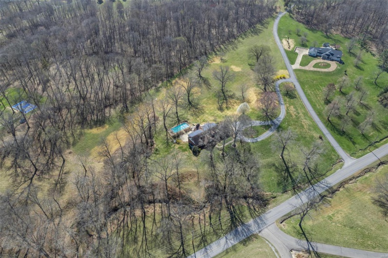 167 Red Fox Lane, Cape Girardeau, Missouri 63701, 6 Bedrooms Bedrooms, 10 Rooms Rooms,4 BathroomsBathrooms,Residential,For Sale,Red Fox,MAR25015230