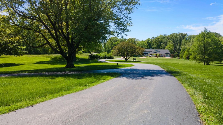 167 Red Fox Lane, Cape Girardeau, Missouri 63701, 6 Bedrooms Bedrooms, 10 Rooms Rooms,4 BathroomsBathrooms,Residential,For Sale,Red Fox,MAR25015230