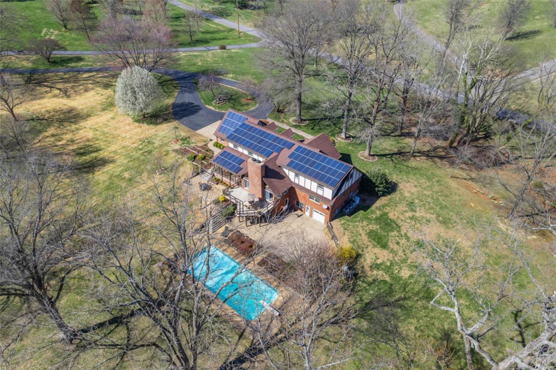 167 Red Fox Lane, Cape Girardeau, Missouri 63701, 6 Bedrooms Bedrooms, 10 Rooms Rooms,4 BathroomsBathrooms,Residential,For Sale,Red Fox,MAR25015230
