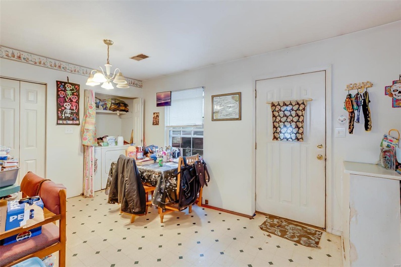 1920 Hamilton Street, Murphysboro, Illinois 62966, ,Residential Income,For Sale,Hamilton,MAR25015165