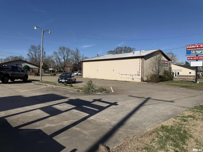 300 MAIN Street, Carbondale, Illinois 62901, 0 , 0 ,0,Commercial Sale,For Sale,MAIN,0,RMAQC4261611