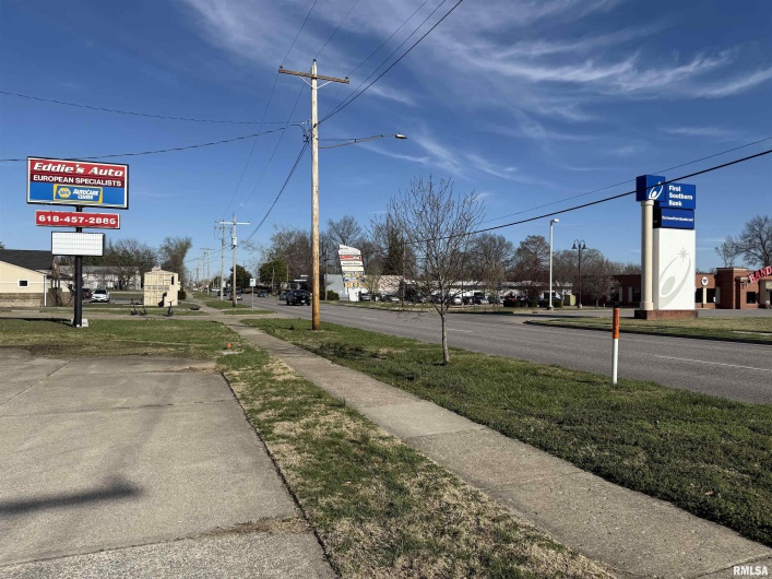 300 MAIN Street, Carbondale, Illinois 62901, 0 , 0 ,0,Commercial Sale,For Sale,MAIN,0,RMAQC4261611